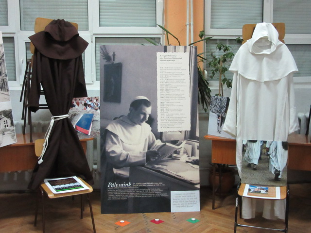 A kiállításon a szerzetesi életformával és a szerzetesrendekkel ismerkedhetnek meg a látogatók
