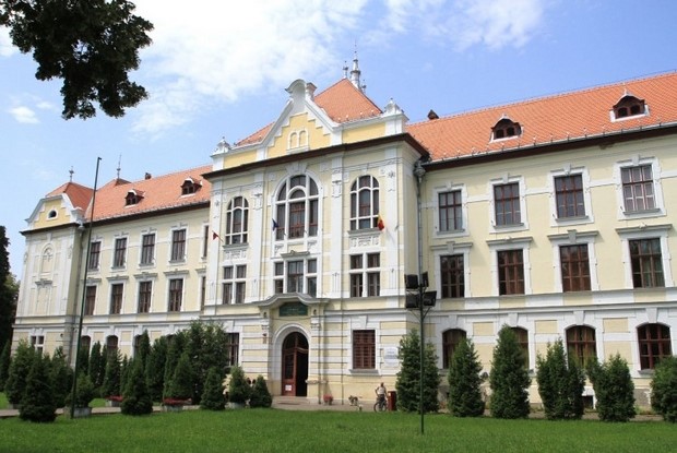 A Státus-főgimnázium épülete Marosvásárhelyen – Fotó: maszol.ro