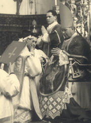 püspökké szentelte Andrea Cassulo romániai apostoli nuncius