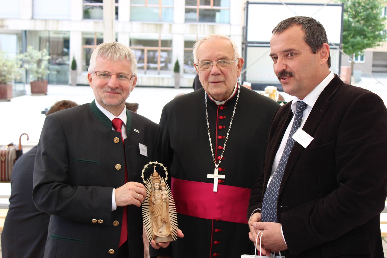 Franz Kehrer, Felső-Ausztriai Caritas igazgatója, Msgr. dr. Maximilan Aichern, nyugalmazott püspök, dr. Márton András, a Gyulafehérvári Caritas igazgatója